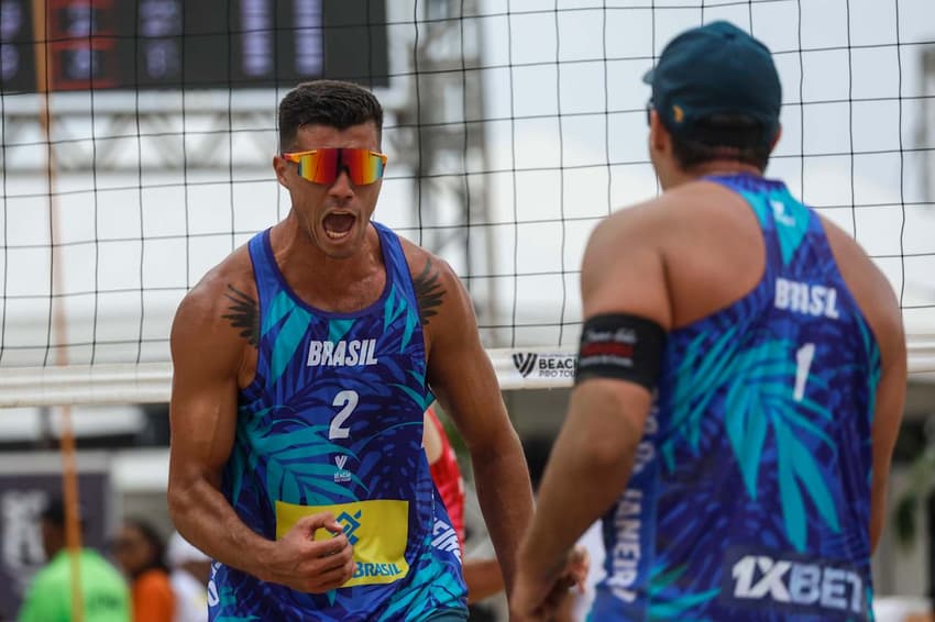 Dupla George e Saymon no Elite 16 de Vôlei de Praia do Rio de Janeiro (Foto: volleyballworld.com)