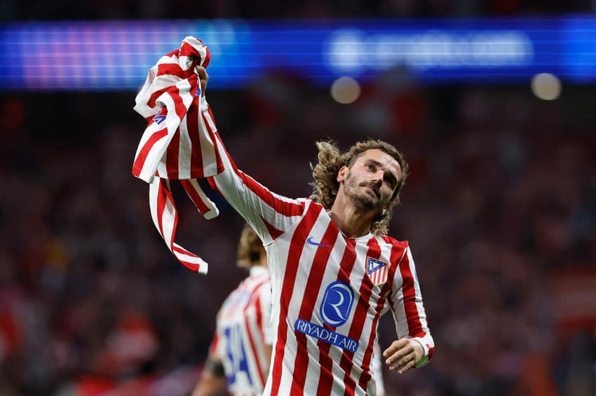 Antoine Griezmann chegou ao gol de número 200 pelo Atlético de Madrid (Foto: Oscar DEL POZO / AFP)