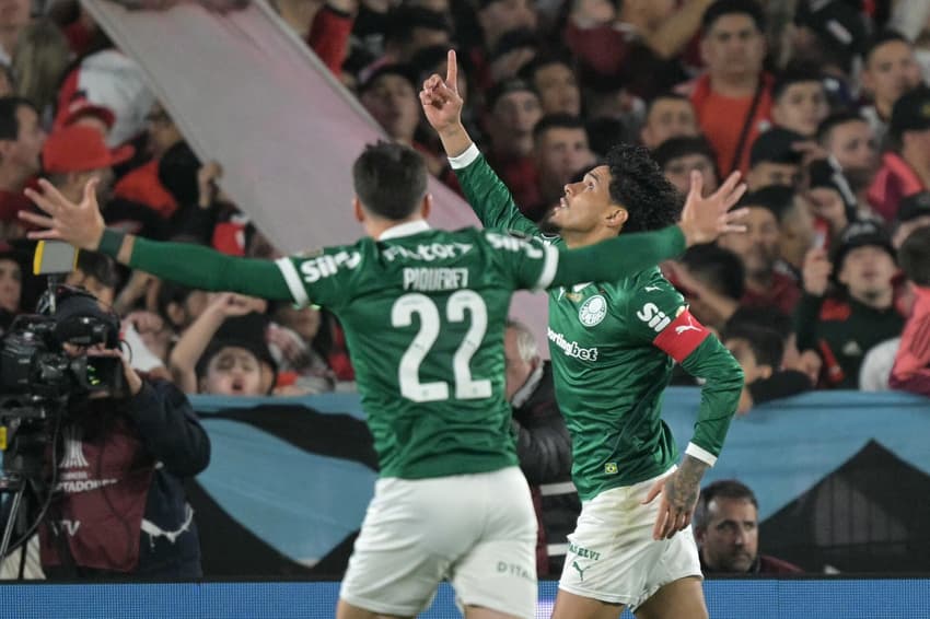 Gustavo Gómez comemora seu gol no jogo do Palmeiras contra o River Plate pelas quartas da Libertadores