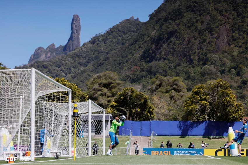 Hugo Souza está com a Seleção Brasileira na Granja Comary, em Teresópolis