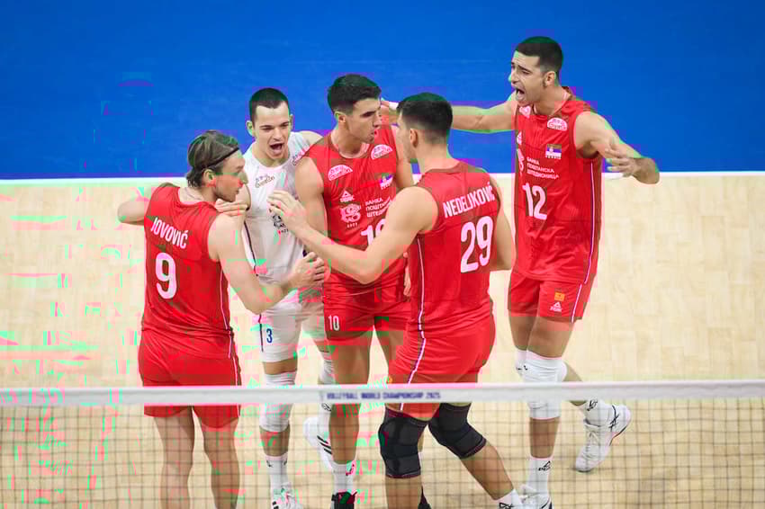 Sérvia e Brasil se enfrentam brigando por vaga e liderança no Mundial de Vôlei (Foto: Volleyball World)
