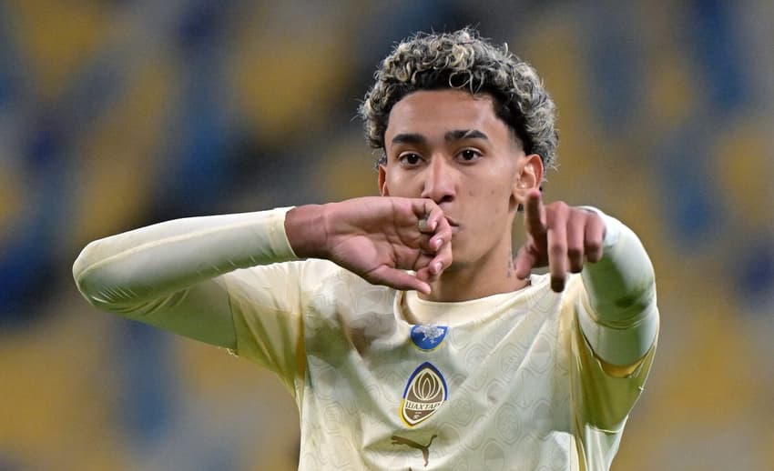 Isaque em ação durante a partida entre Rukh Lviv e Shakhtar Donetsk (Foto: Divulgação/Shakhtar Donetsk)