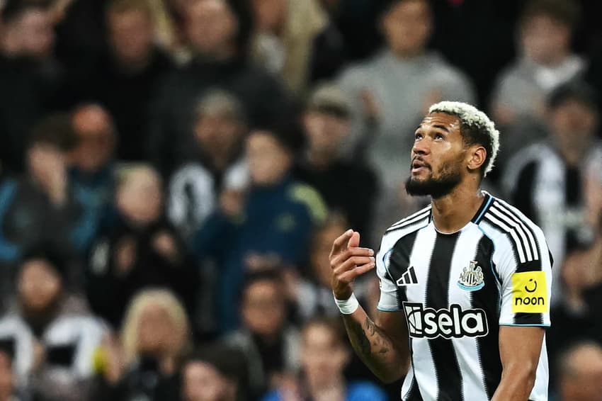 Joelinton em ação pelo Newcastle (Foto: Paul ELLIS / AFP)