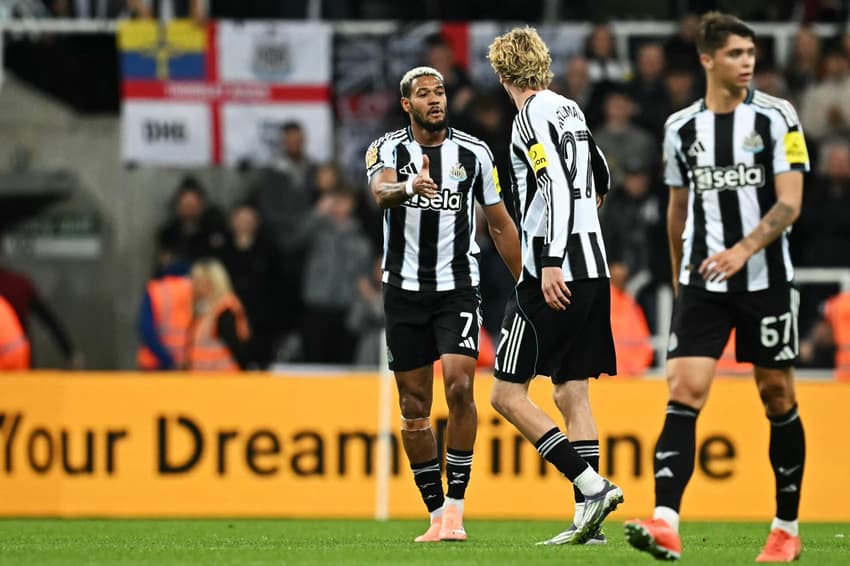 Com dois gols de Joelinton, o Newcastle bateu o Bradford City pela Copa da Liga Inglesa (Foto: Paul ELLIS / AFP)