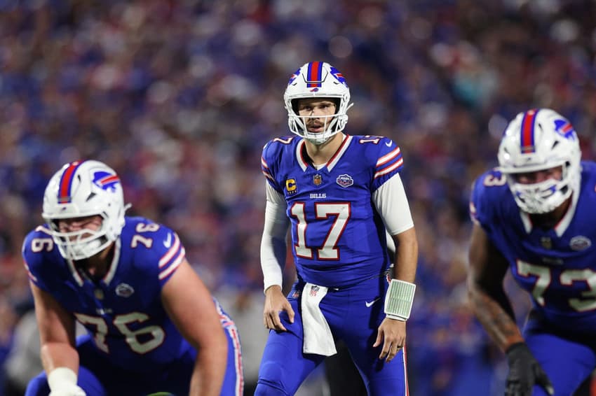 Josh Allen, do Buffalo Bills, em ação contra o Baltimore Ravens na NFL (Foto: Bryan Bennett/Getty Images/AFP)