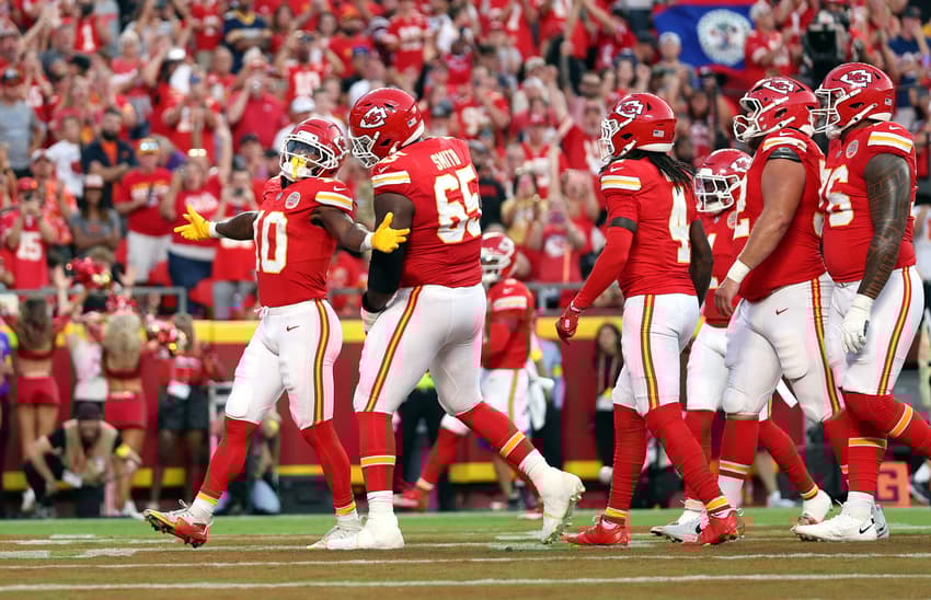 Chiefs já chegaram ao Brasil para estreia da NFL
