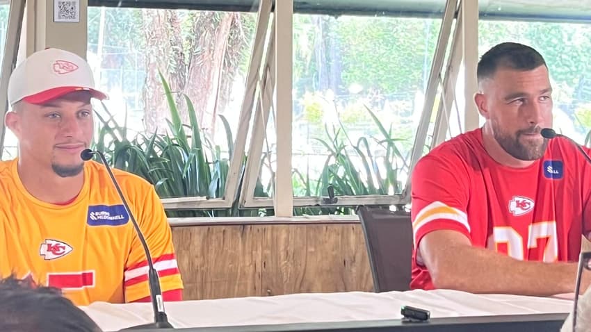 Patrick Mahomes, quarterback do Kansas City Chiefs, concede entrevista coletiva antes de partida da NFL no Brasil (Foto: Danilo Lacalle)