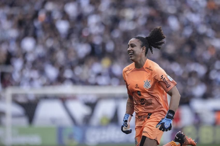 Lelê, do Corinthians, comemora vitória do Timão. (Staff Images/CBF)