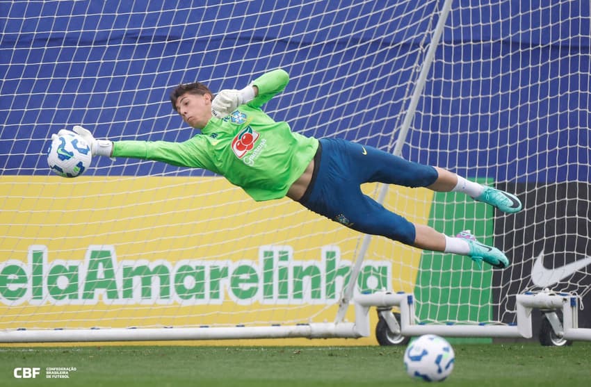 Léo Nannetti durante treino da Seleção Brasileira (Foto: @rafaelribeirorio / CBF)