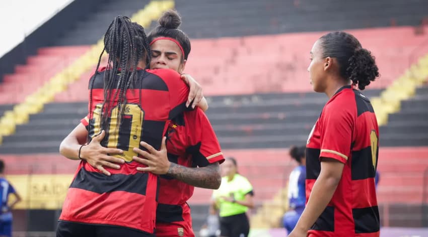 Jogadoras do Sport comemoram gol pela Copa do Brasil Feminina (Foto: Sandy James/Sport)