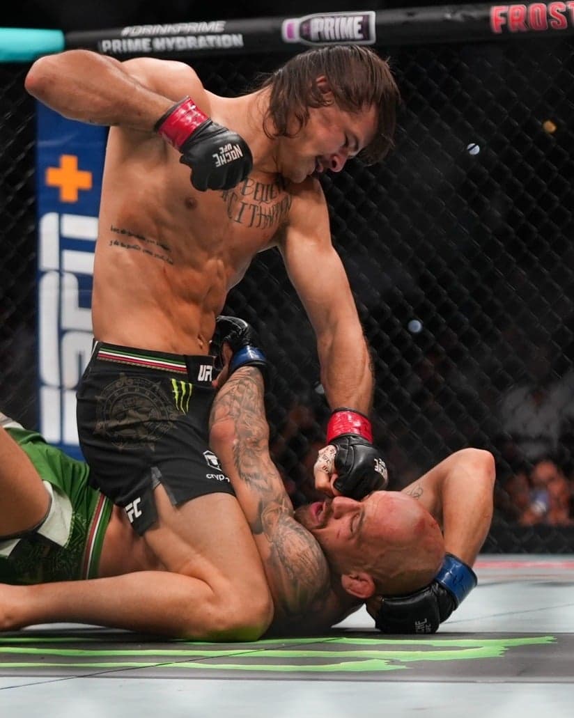 Diego Lopes nocauteou Jean Silva no Noche UFC (Foto: Reprodução Instagram UFC Brasil)