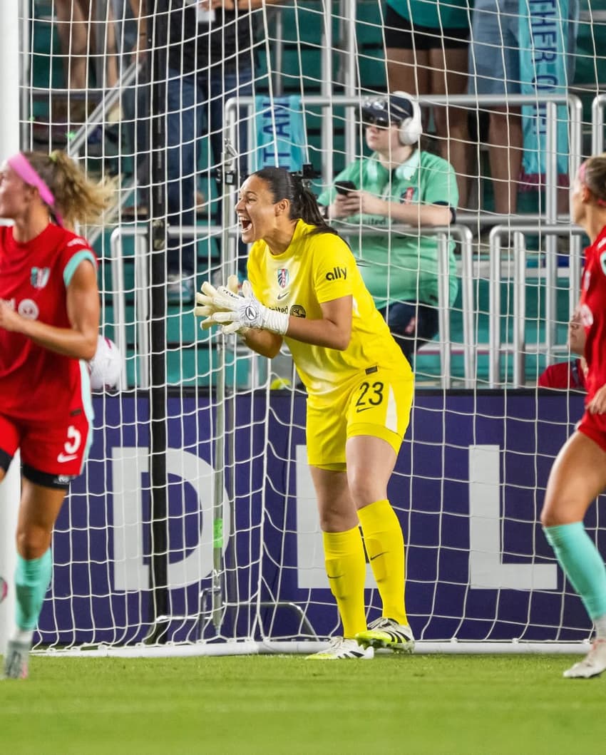 Lorena em campo pelo KC Current, na NWSL (Foto: Reprodução/KC Current)