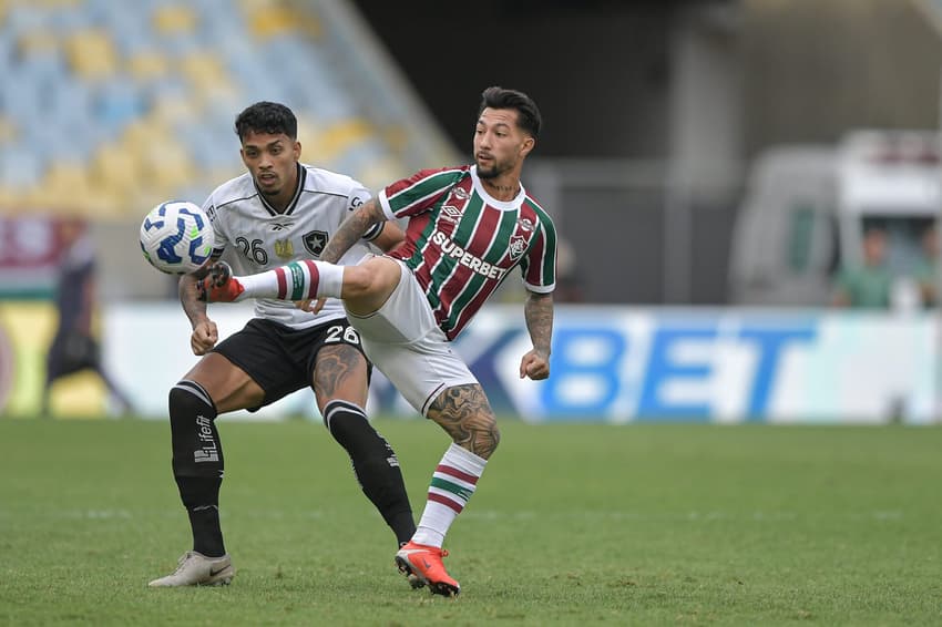 Lucho Acosta em Fluminense x Botafogo (Foto: Thiago Ribeiro/AGIF)