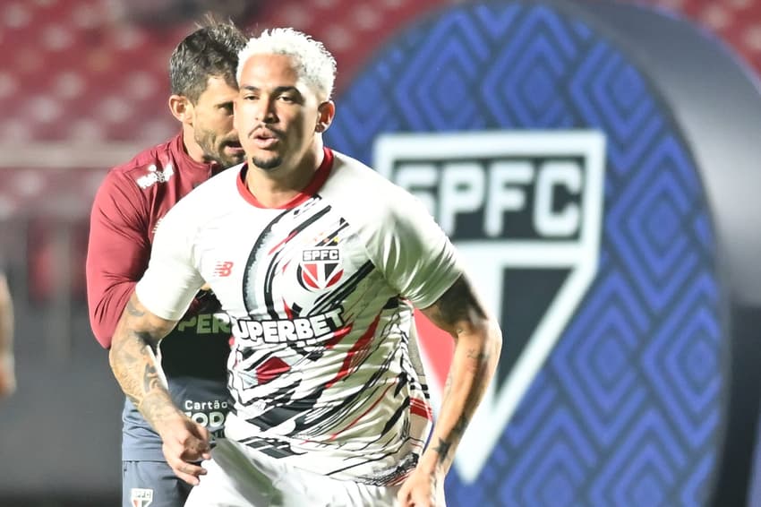 Luciano no aquecimento para o jogo do São Paulo contra o Ceará