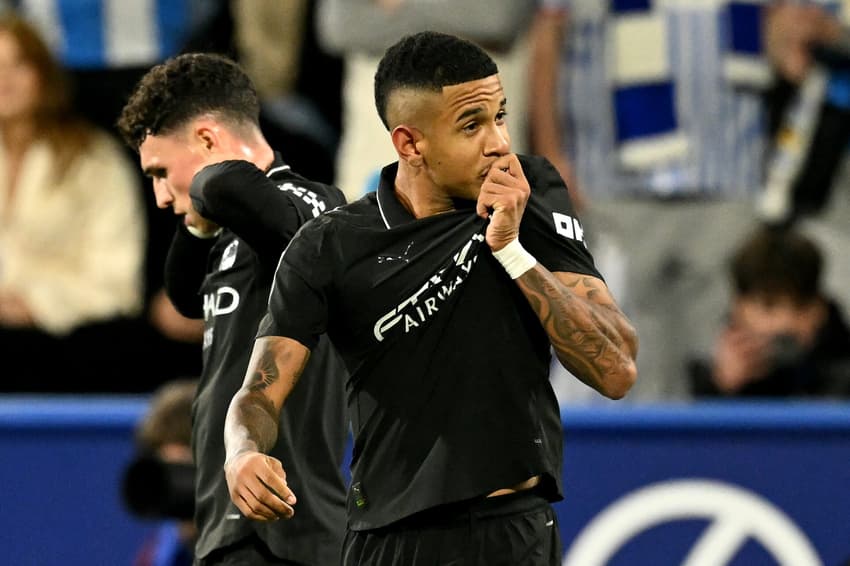 Com gol de Savinho, o Manchester City bateu o Huddersfield Town e avançou na Copa da Liga Inglesa (Foto: Oli SCARFF / AFP)
