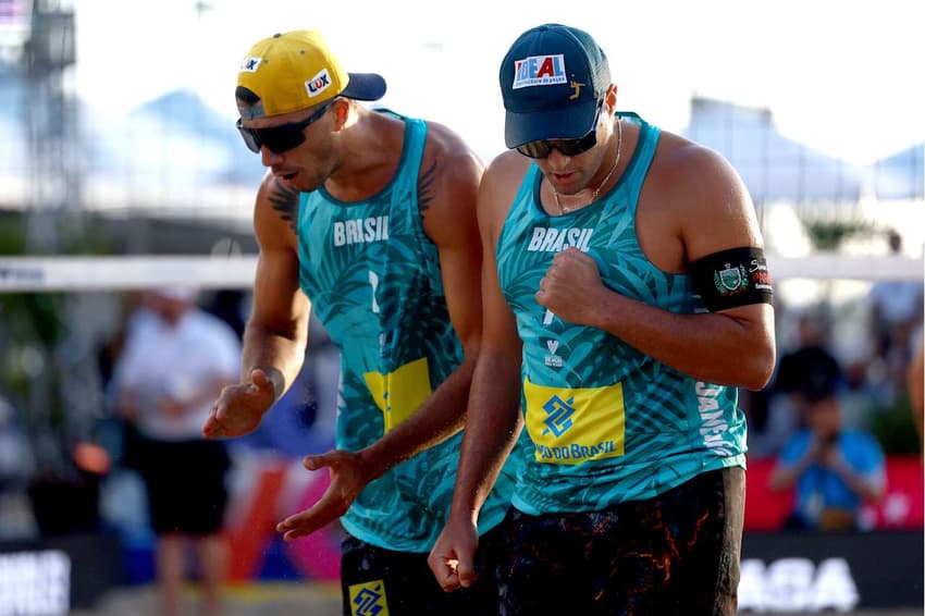 George e Saymon no Elite 16 de Vôlei de Praia no Rio de Janeiro (Foto: Reprodução / Volleyballworld)