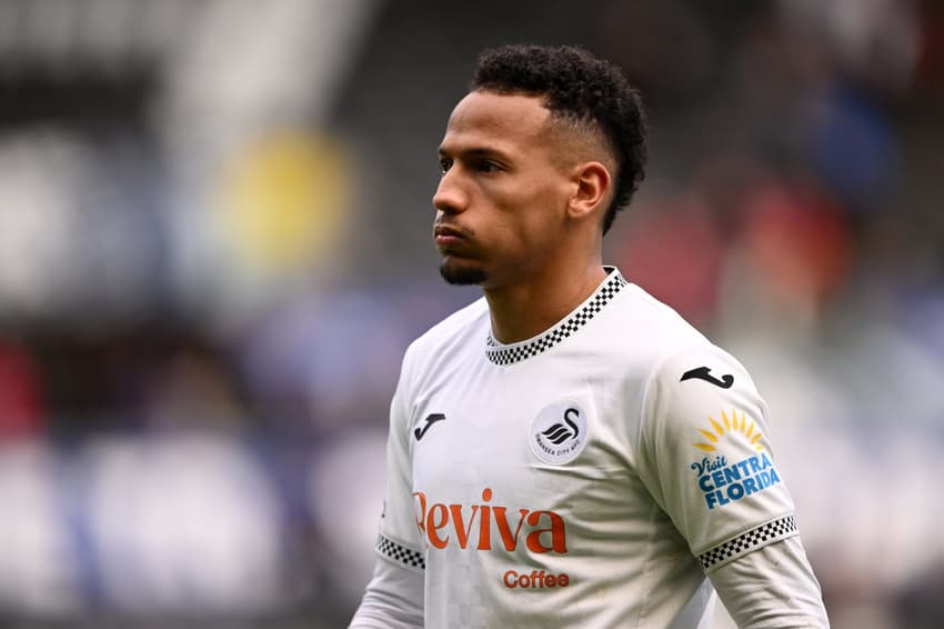 Ronald em ação pelo Swansea City (Foto: Divulgação / Swanseacity.com)