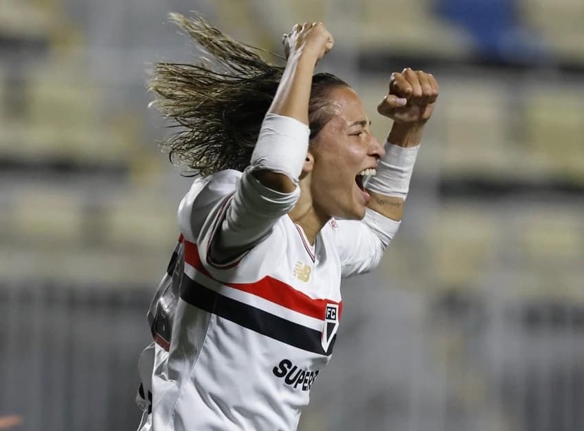 Serrana comemora vitória do São Paulo; (Foto: reprodução/redes sociais)