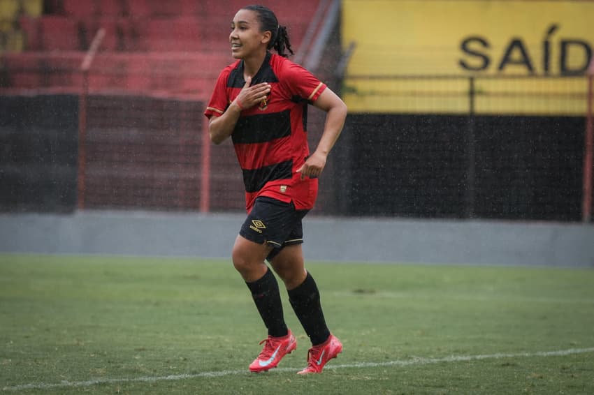 Jogadora do Sport comemora gol na Copa do Brasil Feminina (Foto: Reproduçao/Sport)