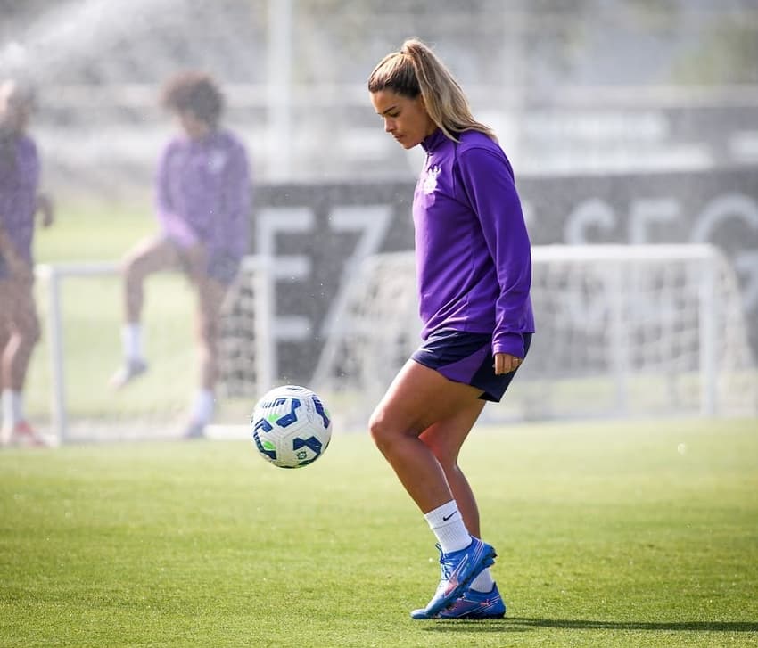 Tamires durante treino do Corinthians para a final do Brasileirão Feminino 2025. (Foto: Rodrigo Gazzanel / Corinthians)