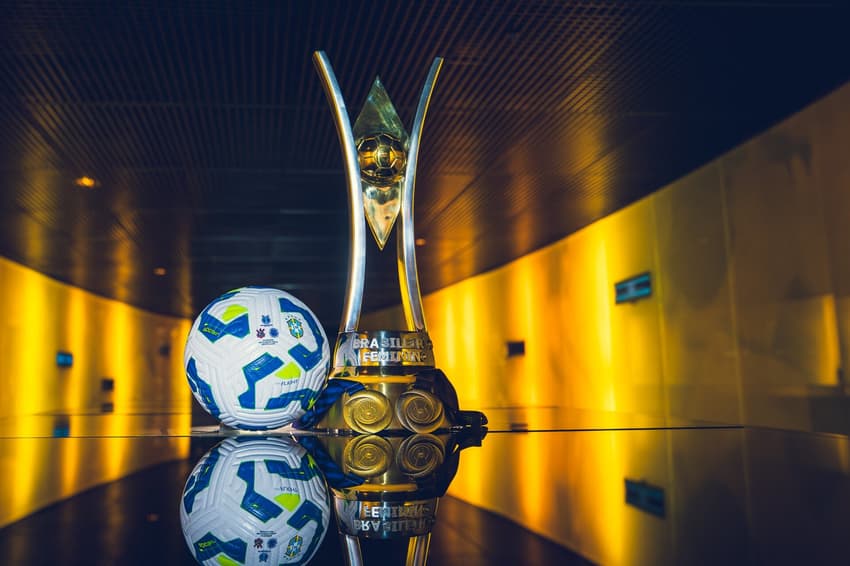 Troféu do Brasileirão Feminino 2025. (Foto: Fabio Souza / CBF)