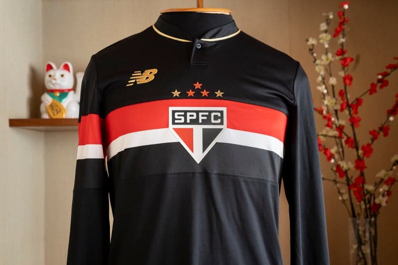 Versão manga longa da terceira camisa do São Paulo, desenvolvida pela New Balance (Foto: Divulgação)