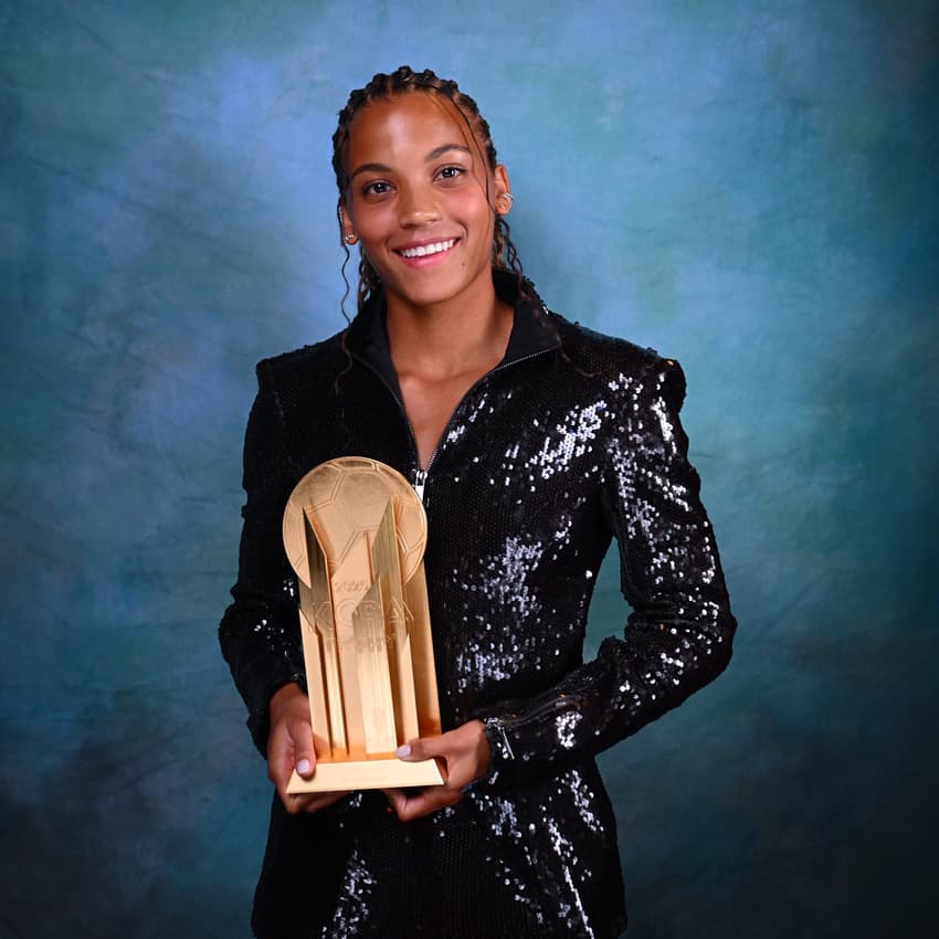 Vicky López ganhou a Bola de Ouro de melhor jogadora sub-21 (Foto: Reprodução/Ballon D'or)