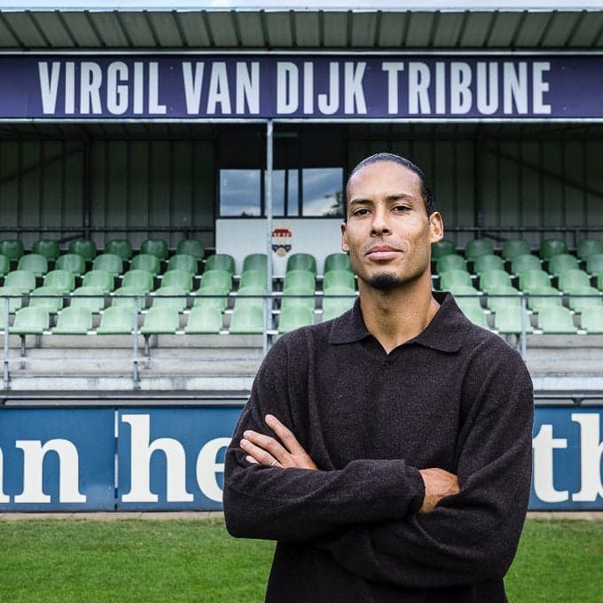 Virgil van Dijk recebeu homenagem do Willen II (Foto: Divulgação / Willen II)