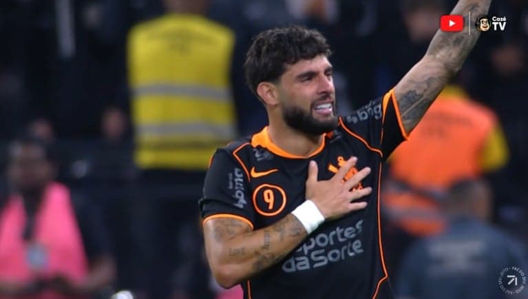 Yuri Alberto se emociona após marcar em Corinthians x Flamengo (Foto: Reprodução da Cazé TV)