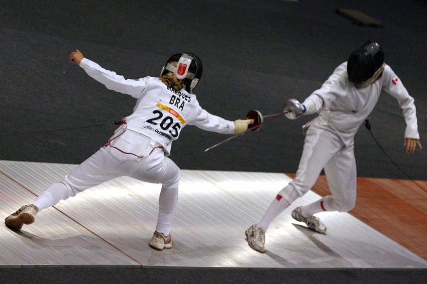 PAN-33 RIO DE JANEIRO (BRASIL), 23/07/07.- La brasileña Yane Marques (i) y la canadiense Kara Grant(d) durante el su combate de esgrima dentro de la prueba del petatlóm moderno femenino de los XV Juegos Panamericanos disputada hoy,23 de Julio. EFE/Sebastião Moreira