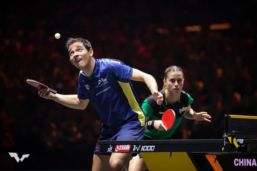 Hugo Calderano e Bruna Takahashi na derrota para os anfitriões Wang Chuqin e Sun Yingsha no China Smash (Divulgação/WTT)