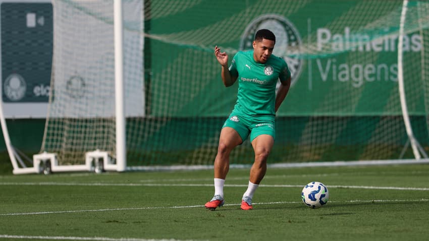 Vitor Roque, atacante do Palmeiras