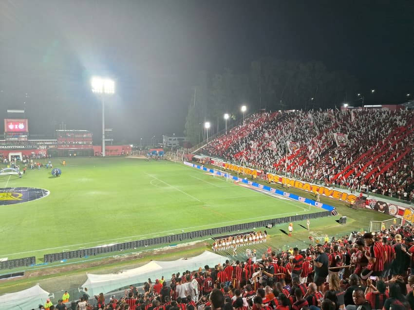 Festa da torcida do Vitória antes da bola rolar no Barradão (Foto: Rafael do Carmo / Lance!)