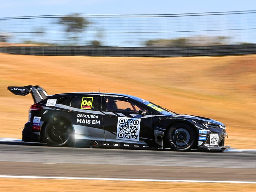 Helio Castroneves na pista do Velocitta (Foto: Stock Car/Vicar)