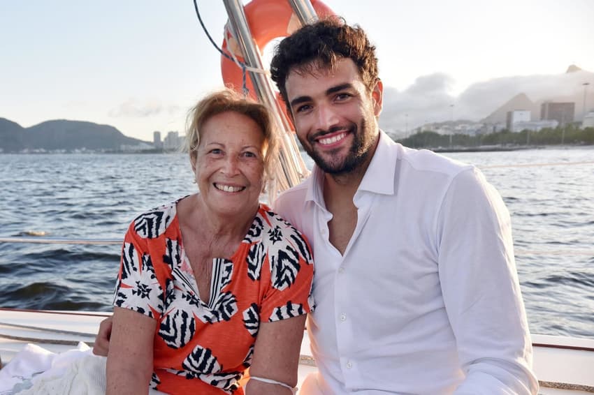 O italiano Matteo Berrettini e a avó, que é brasileira (Fotojump/Arquivo)