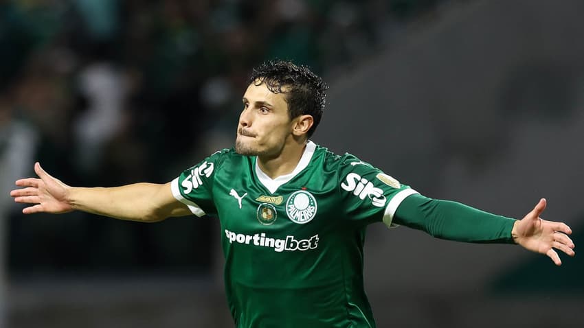 Veiga tenta retomar sequência de titularidades após recuperação (Foto: Cesar Greco/Palmeiras)