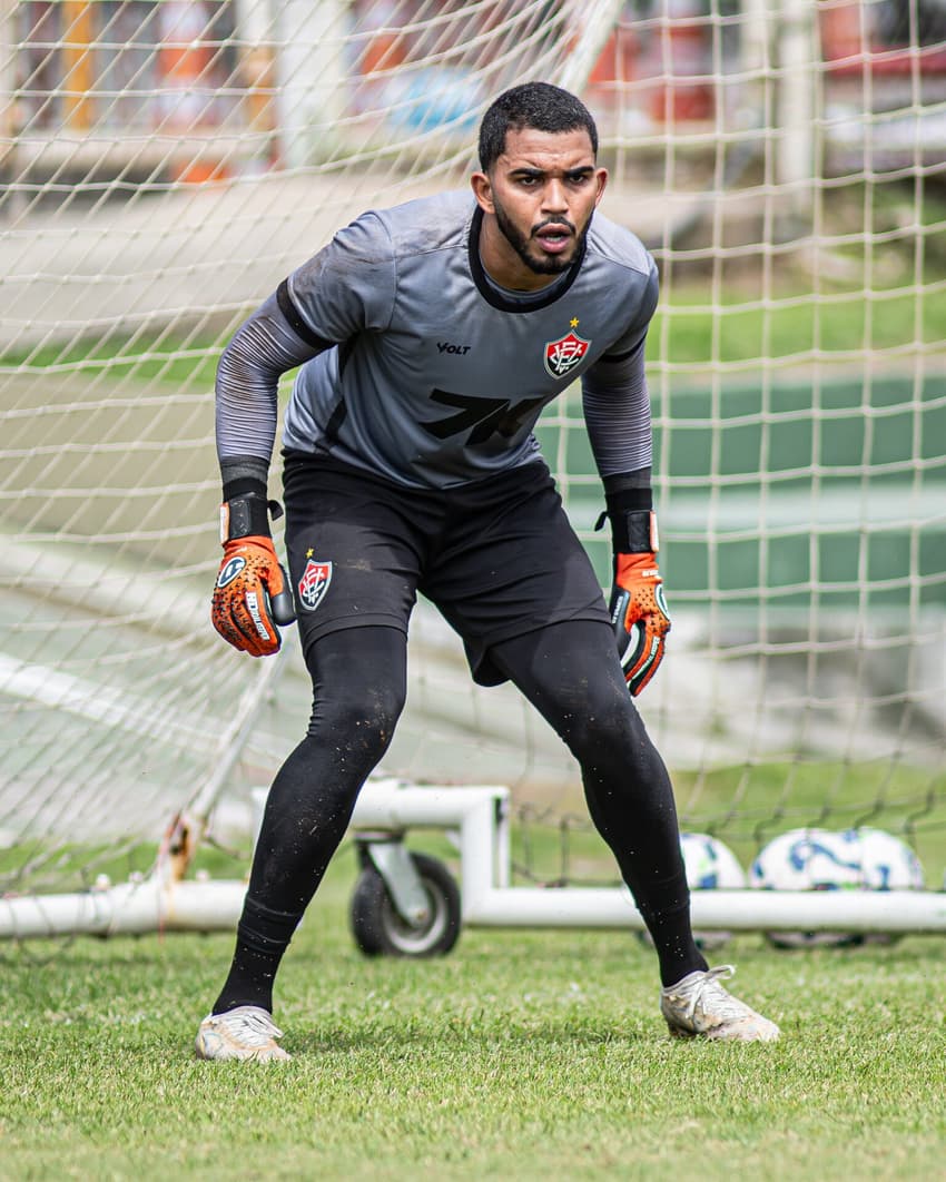Lucas Arcanjo em treino do Vitória (Foto: Victor Ferreira / EC Vitória)