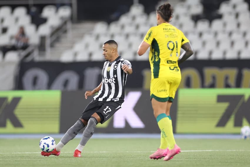 Marlon Freitas em ação pelo Botafogo contra o Mirassol (Foto: Vítor Silva/Botafogo)