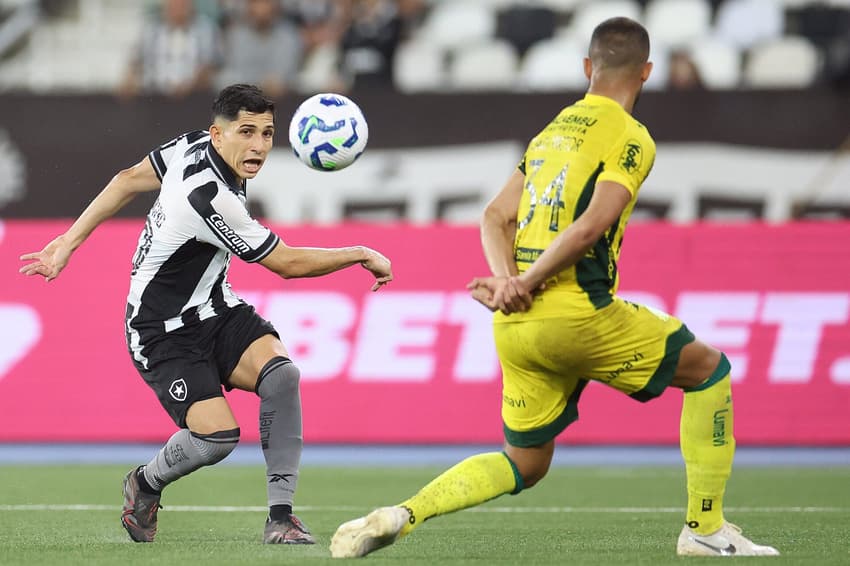 Savarino em ação pelo Botafogo contra o Mirassol (Foto: Vítor Silva/Botafogo)