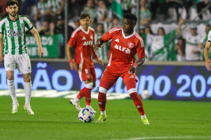 Carbonero, atacante do Internacional