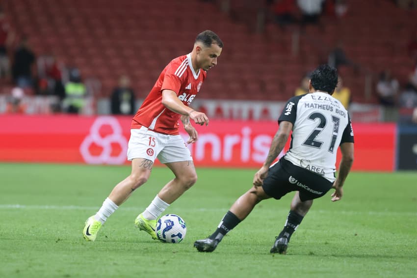 Bruno Gomes, lateral e volante do Internacional