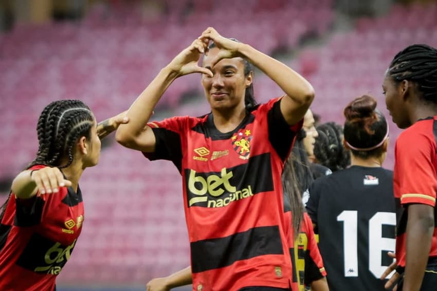 As Leoas da Ilha estrearam com vitória na Copa Maria Bonita Betnacional. Nesta quinta-feira (02), na Arena de Pernambuco, a equipe rubro-negra venceu o Botafogo-PB por 2 a 0, na primeira edição do torneio. (Foto: Sandy James/ SCR)