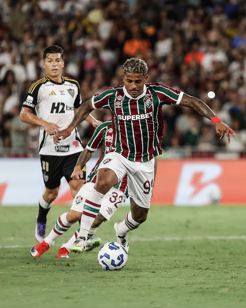 John Kennedy em ação em Fluminense x Atlético-MG (FOTO: LUCAS MERÇON / FLUMINENSE F.C)