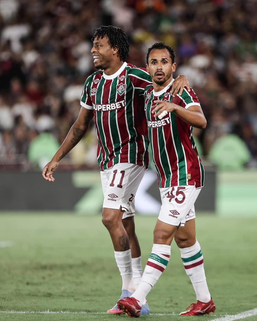 Keno e Lima comemoram gol do Fluminense contra o Atlético-MG