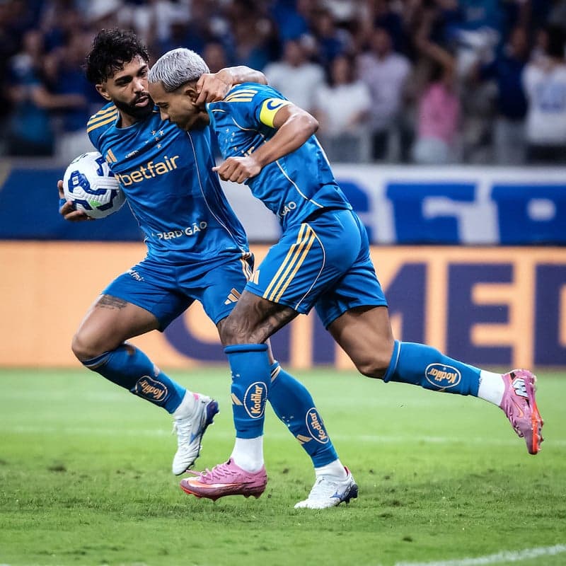Gabigol e Matheus Pereira comemoram gol do Cruzeiro contra o Sport (Foto: Gustavo Aleixo/Cruzeiro)