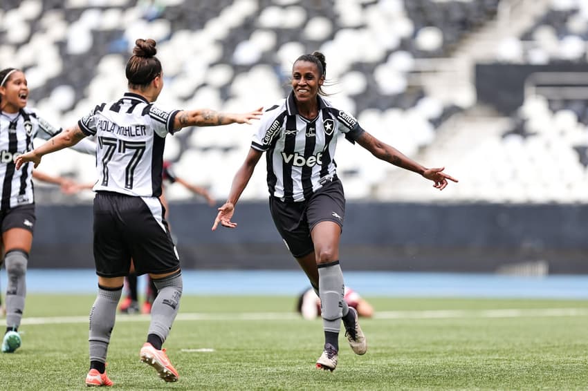 Tipa comemora gol pelo Botafogo no Carioca Feminino. (Foto: Botafogo SAF/Divulgação)