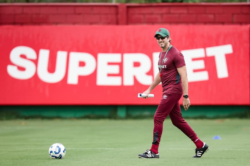 Zubeldía em treino do Fluminense (Foto: Marcelo Gonçalves / Fluminense FC)