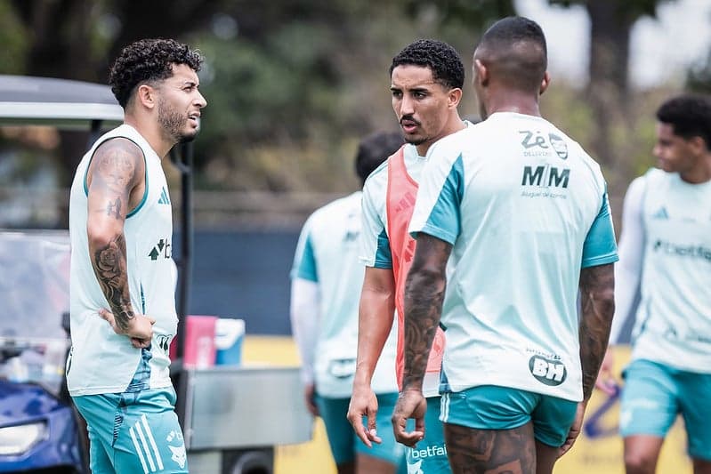 William e Christian, em treino do Cruzeiro na Toca da Raposa (Foto: Gustavo Aleixo/Cruzeiro)