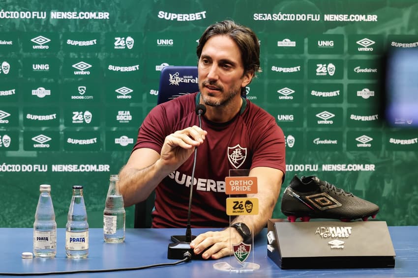 Zubeldía em coletiva pelo Fluminense (John Kennedy comemora em Fluminense x Juventude (FOTO: LUCAS MERÇON / FLUMINENSE F.C.)