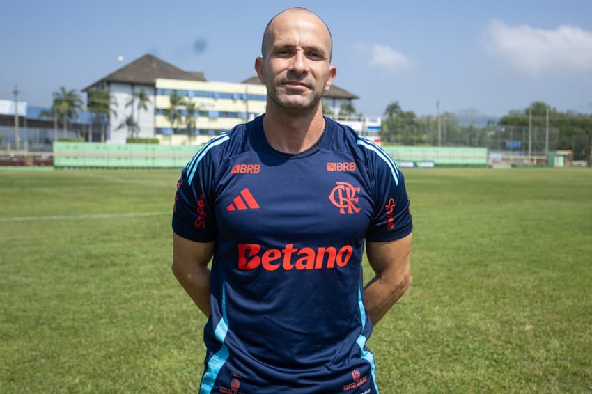 Celso Silva retorna ao Flamengo e é o novo comandante do futebol feminino (Foto: Mariana Sá/CRF)
